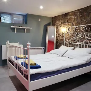 Center Cave Apartment