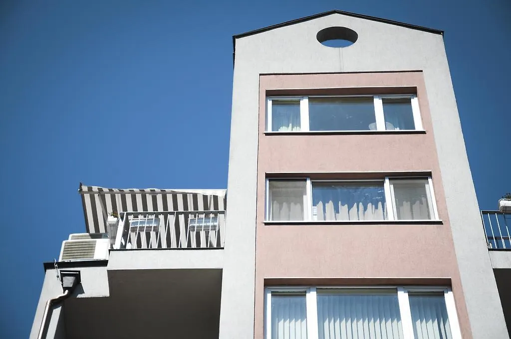 Derelli Deluxe And Derelli Adorable Apartments София