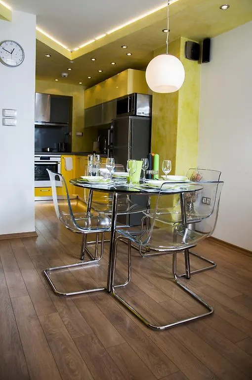 Derelli Deluxe And Derelli Adorable Apartments София