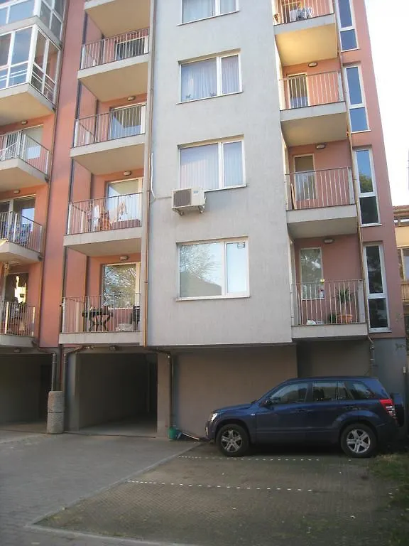 Derelli Deluxe And Derelli Adorable Apartments София