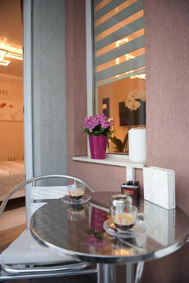 Derelli Deluxe And Derelli Adorable Apartments София