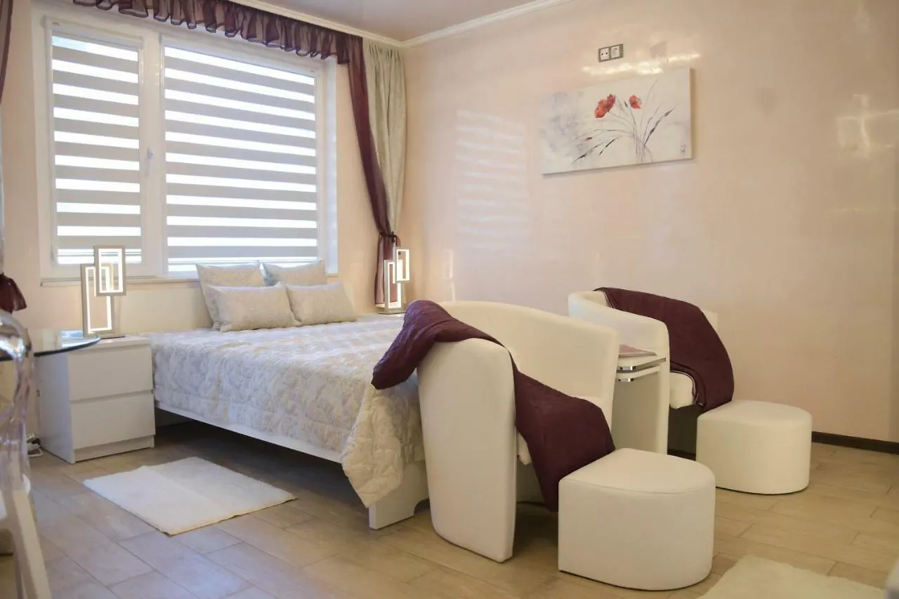 Derelli Deluxe And Derelli Adorable Apartments София